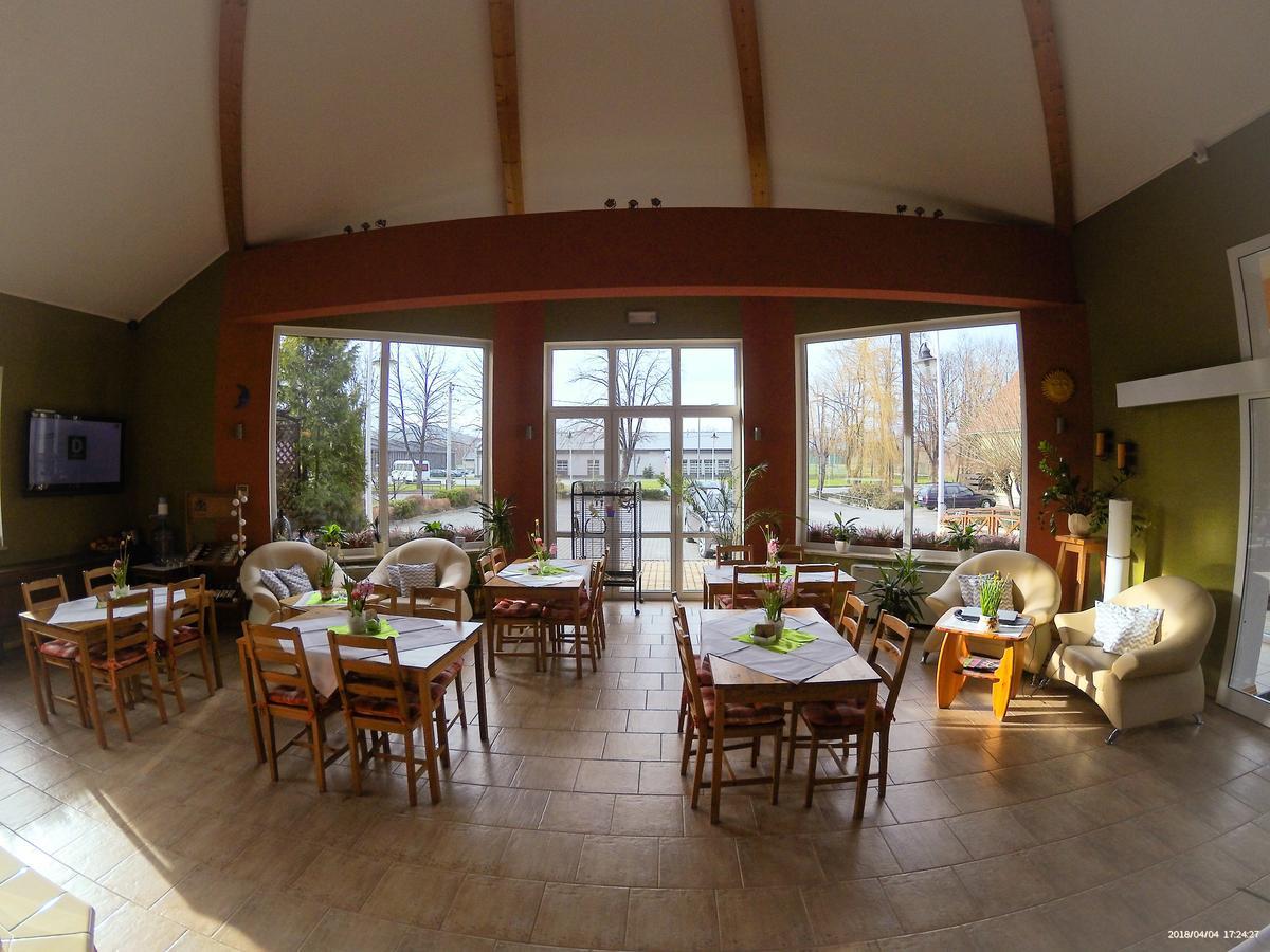 Hotel Krak 마이슬레니체 외부 사진